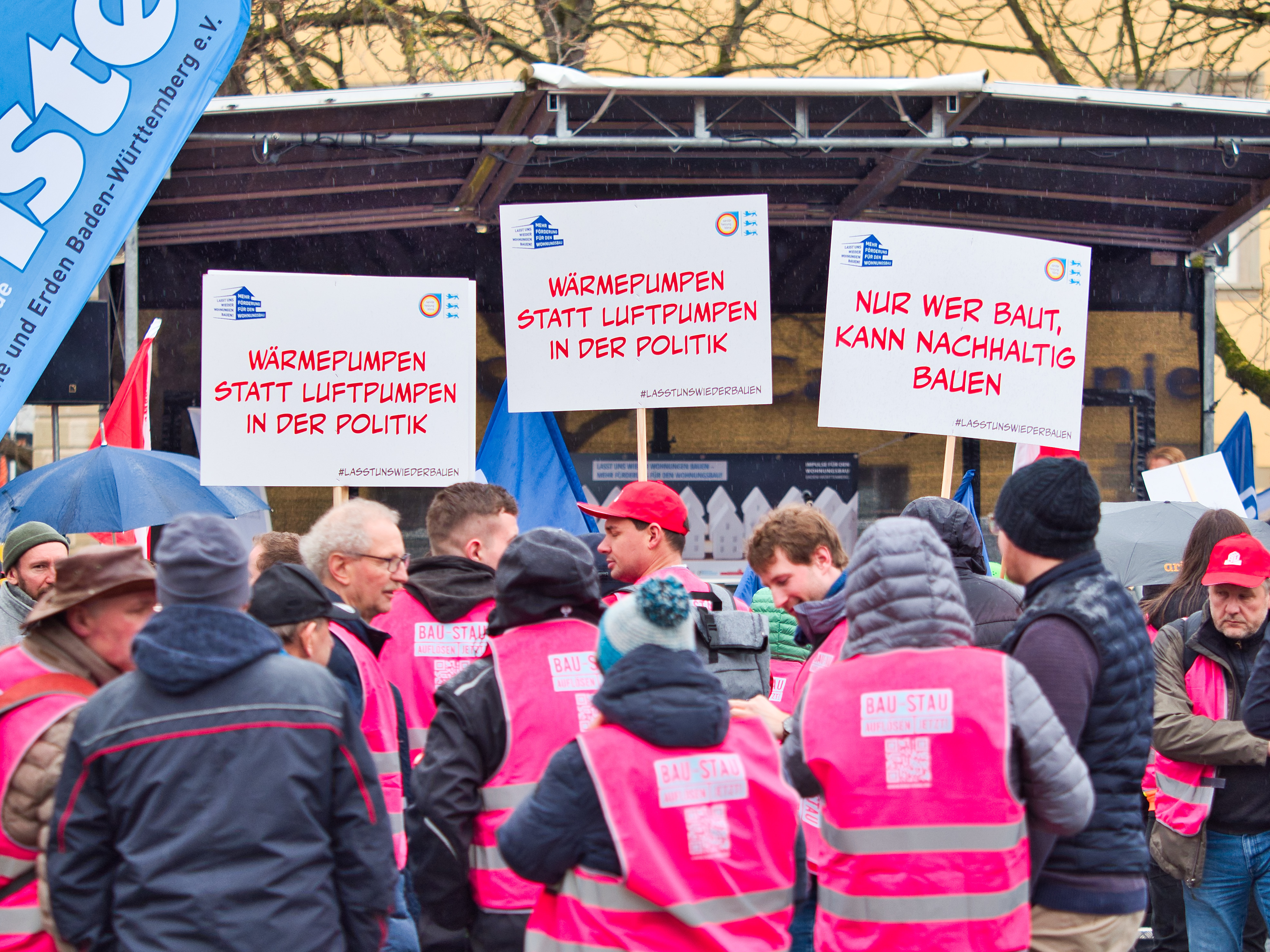 Breites Bündnis demonstriert für mehr Wohnungsbau